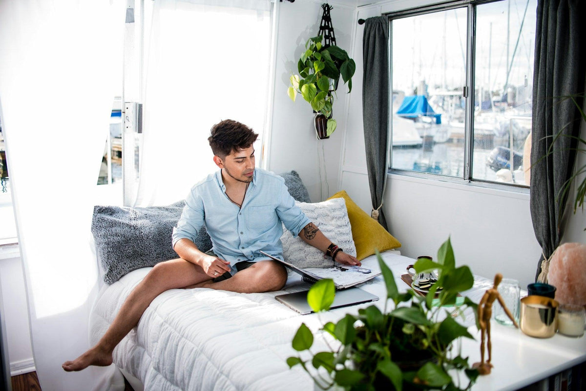 How to Stay Eco-Friendly in a College Dorm Room | EcoBlog