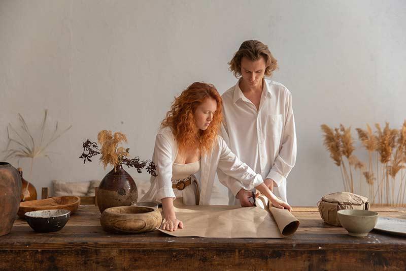 couple using eco frinedly gift wrap alternatives