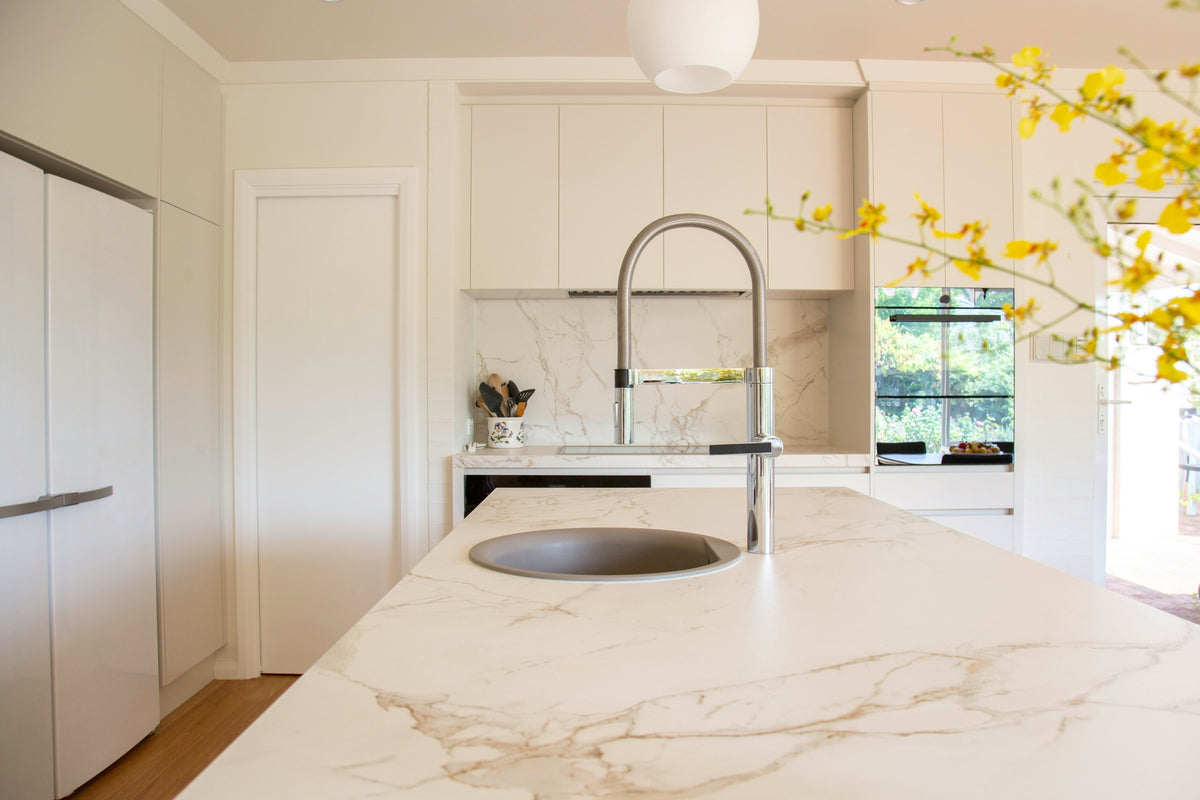 Quartz Worktops for Small Modern Kitchens