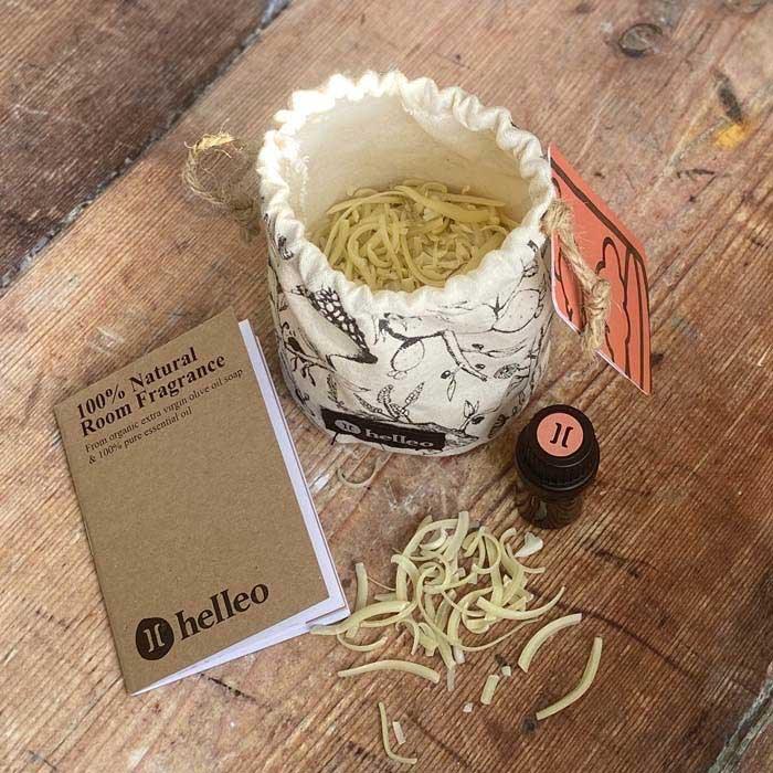 helleo natural room fragrance set with cotton pouch
